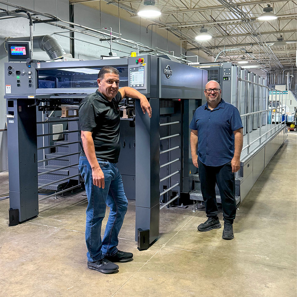 CEO Javier Maldonado (right) and President Noel Huertas (left) of Extreme Graphics in Naguabo, Puerto Rico, with their new RMGT 970 ST 5+CC+SLD from RM Machinery.